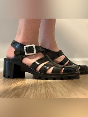 JuJu Black Fisherman Jellies Sandals with White Buckle Accent